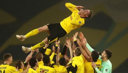  哈兰德戴帽破纪录，曼城狂屠伯恩利登顶  