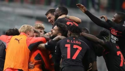  那不勒斯豪取八连胜，奥斯梅恩领跑射手榜  