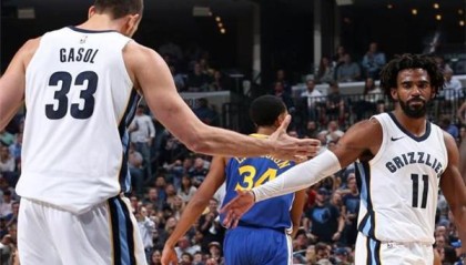  灰熊新秀单场二十八篮板创纪录  