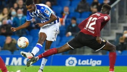  法甲黑马朗斯七轮不败，主帅获月度最佳荣誉  