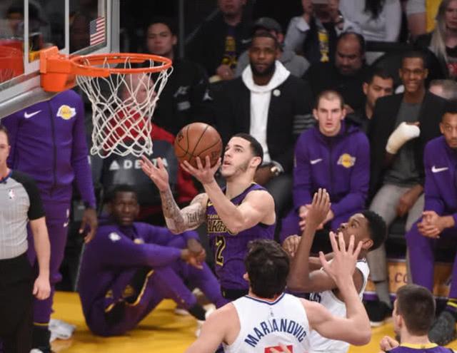  班凯罗强势发挥魔术客场爆冷胜雄鹿